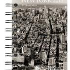 Una agenda que invite a viajar y soñar. Y si se rellena con fotos propias de la ciudad, mejor que mejor. Se puede encontrar en La Casa del Libro.