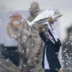 5c8aa9ee360000ba1a6bd498