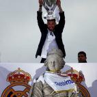 5c8aa9ef360000c81a6bd49e