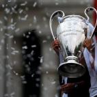 5c8aa9f0250000e203c96812