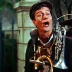 Rodó la película cuando tenía 39 años. Antes ya había participado en varias series de televisión, entre ellas El show de Dick Van Dyke. Diciembre, 1925