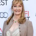 La niña de Mary Poppins tiene ahora 58 años y lleva años alejada del mundo del espectáculo. En el año 1984 decidió alejarse para centrarse en su papel de madre y sólo regresaría en una ocasión, en 2005 para hacer de maestra en un capít...