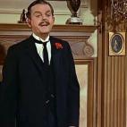 Tenía 47 años cuando rodó Mary Poppins (1964) y era ya un actor conocido. Tomlinson continuaría trabajando hasta el año 1980 cuando se retiró tras El diabólico plan del Dr. Fu Man Chú. Falleció en el 2000 a los 83 años de edad. Aquí ...