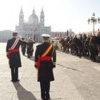Felipe VI preside por vez primera, acompañado de doña Letizia, la celebración de la Pascua Militar, a la que asisten representantes de las instituciones del Estado, los tres Ejércitos y la Guardia Civil, pasa revista a una formación de la G...