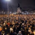 Imagen de la concentración en París contra el ataque a 'Charlie Hebdo', a la que han asistido miles de personas. En otras ciudades europeas, como Madrid o Barcelona, también ha habido concentraciones.