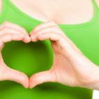 El tomar una buena cantidad de agua puede disminuir tu riesgo a un ataque cardiaco. Un estudio de seis años de duración publicado en el American Journal of Epidemiology encontró que personas que consumieron más de cinco vasos de agua eran 41...