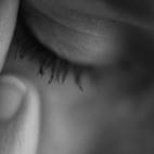 No sólo jaquecas, sino migrañas. Científicos reclutaron pacientes de migrañas para participar de un estudio y los dividieron en dos grupos: uno tomó un placebo, los otros recibieron instrucciones de tomar 1.5 litros de agua, unas seis tazas...