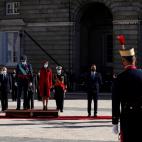 5f843ef3220000950282c81b