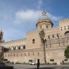 El sur de la bota es la mejor opción si buscas algo económico pero que no pierda su encanto. La isla más grande del Mediterráneo tiene varias ciudades que interesa visitar: Palermo, la capital, Catania, Messina, Enna… En coche se puede hac...