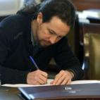 5c8ab9fb360000ba1a6bf440