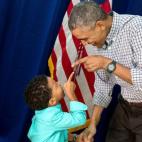 President Barack Obama and a young boy point at each other as the President greets Marine personnel and their families at Marine Corps Base Hawaii on Christmas Day, Dec. 25, 2014. (Official White House Photo by Pete Souza)