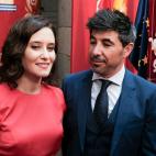 Isabel D&iacute;&shy;az Ayuso y Jairo Alonso el d&iacute;a que &eacute;sta juro su cargo como presidenta de la Comunidad de Madrid.