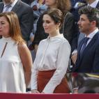 Isabel Diaz Ayuso y Jairo Alonso en el desfile militar del 12 de octubre de 2019.