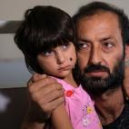 Migrantes afganos esperan en un centro de deportaci&oacute;n en la ciudad de Van.