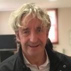 Publica una foto votando y todos se fijan en lo mismo: esos pelos.