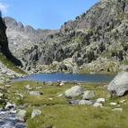 Este municipio catalán registró la temperatura media más fría en España. Fue en el invierno de 1956. Entonces el termómetro bajó hasta los -32ºC, medida desde el lago Estangento, situado en plenos Pirineos a una altura de 2.140 metros. A...