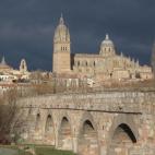 Para disfrutar de las bajas temperaturas, lo mejor es hacerlo de la manera más animada posible. Y para ello no hay mejor destino que Salamanca. La ciudad universitaria por excelencia cuenta con numerosas alternativas de ocio y destacados monume...
