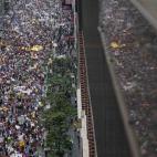 5c8b42fd240000f404a4701b