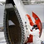 Esta mujer trabaja en una planta de Gamesa de turbinas eólicas en la localidad navarra de Aoiz.