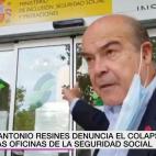 Frente a una oficina de la Seguridad Social: &ldquo;Este edificio es p&uacute;blico. Es de la administraci&oacute;n. Me gustar&iacute;a que alguien que tenga mando en plaza me contestase porque toda esta gente que est&aacute; aqu&iacut...