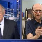 Pedro Piqueras responde a Santiago Segura cuando le ofrece un papel en su pr&oacute;xima pel&iacute;cula: &ldquo;Bueno, que no sea de presentador de informativos, que estoy encasillado en eso&rdquo;.