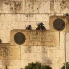 5c8aa227250000e203c95350