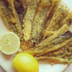 Pencao porque se parece al pescado frito, pero en realidad son pencas de acelgas rebozadas. La preparaci&oacute;n es r&aacute;pida y el resultado muy aparente. La clave, como en todos los fritos, est&aacute; en secar bien el aceite.