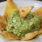 Si no hay nachos con guacamole, no hay fiesta. La particularidad de esta receta es que los nachos son 100% hechos en casa y eso los hace mucho m&aacute;s saludables.