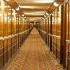 Los expertos en espíritus coinciden en que uno de los lugares más encantados del mundo es el Queen Mary. El antiguo translatlántico fue reconvertido en hotel y está anclado en Long Beach, en Los Ángeles. Entre los huéspedes del hotel se cu...