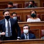 El l&iacute;der de Vox, Santiago Abascal, emite su voto.