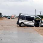 Los bomberos han tenido que rescatar a varias personas atrapadas en sus vehículos en Vinaroz