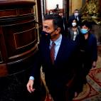 El presidente del Gobierno, Pedro S&aacute;nchez seguido por la ministra de Educaci&oacute;n, Isabel Cela&aacute;.