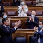 Aplauso en la bancada del gobierno.