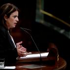 La portavoz del PSOE, Adriana Lastra, se dirige a Vox.