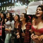 5c8b75ef360000e01c6d23f5