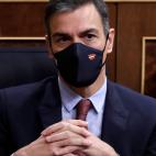 Pedro S&aacute;nchez escucha a Garriga (Vox).