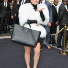 5c8b7de1240000f404a4db31