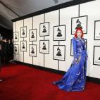 5c8b7de6240000f404a4db3b