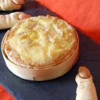 Se prepara con agua, aceite de oliva, manteca de cerdo, levadura fresca, harina, sal, queso Camembert y almendras peladas. Consulta la receta completa en Cookpad.