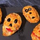 Además de patata, esta receta se prepara con salsa boloñesa, quesos para gratinar, aceitunas negras, pimientos del piquillo, sal y pimienta negra. Encuentra la receta en Cookpad o mira cómo prepararla en YouTube.