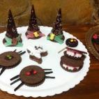 Gorros de brujas, arañas y fantasmas. ¡Todo muy terrorífico! Mira en Cookpad cómo prepararlo.