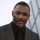 Estudi&oacute; en una escuela de m&uacute;sica y dej&oacute; el instituto a los 16 a&ntilde;os para apuntarse al National Youth Music Theatre, en Londres.