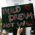 5c8a77b220000043046f311f