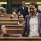 Iglesias se sienta en su butaca a su llegada esta ma&ntilde;ana al Congreso.