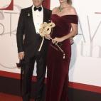 5c8b7ff92500000704cad3dc