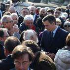 El presidente del Gobierno, Pedro S&aacute;nchez, ha iniciado este domingo, con su visita a la tumba del presidente republicano Manuel Aza&ntilde;a en Montauban junto a familiares de Aza&ntilde;a, la jornada de homenaje al exilio espa&ntilde;ol ...