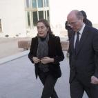 La ministra de Fomento, Ana Pastor, acompañada por el director del área de Relaciones Externas del Grupo Planeta, Carlos Creuheras,