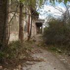 Este hospital para enfermos de tuberculosis construido en el siglo XIX por la alemana Bertha Wihelmi está rodeado por el misterio más inquietante. Los valientes que han paseado entre sus muros afirman haber sido testigos de voces y pasos sonan...