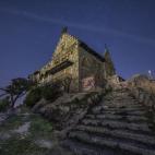 Este palacio estuvo habitado por celebridades y personajes históricos del siglo pasado. Franco fue la última persona en vivir en este lugar, que hoy sigue sin encontrar dueño debido a la leyenda que lo envuelve. El lugar, a 1.000 metros de al...
