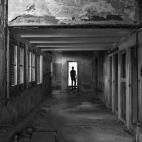 Este hospital abandonado en los años 60, que más tarde pasó a ser un reformatorio, pone los pelos de punta con la cantidad de fenómenos que aseguran que ocurren en su interior. Si recorres sus pasillos, las presencias y energías te pondrán...